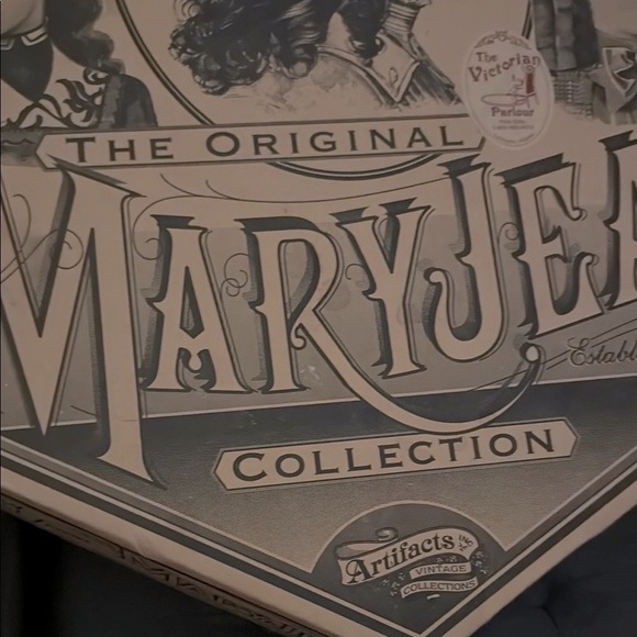 Mary Jean Collection Vintage Hat Box - Picture 2 of 15